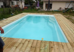 Piscine à coque bordeaux Marine et Blanc Piscines