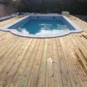 Piscine à coque Polyester forme Romaine Marine et Blanc Piscines