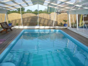 Abri haut piscine bordeaux Marine et Blanc Piscines