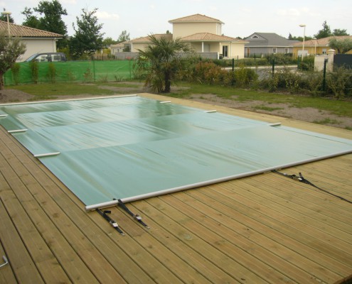 Bache de sécurité piscine gironde Marine et Blanc Piscines