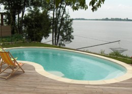 Piscine à coque Marine et Blanc piscines2