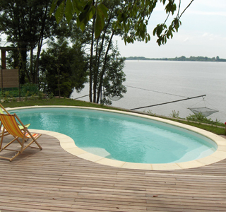 Piscine à coque Marine et Blanc piscines2