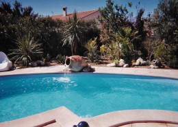Piscine à coque polyester modèle Africa Marine et Blanc Piscines