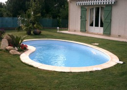 Piscine à coque polyester modèle Victoria Marine et Blanc Piscines